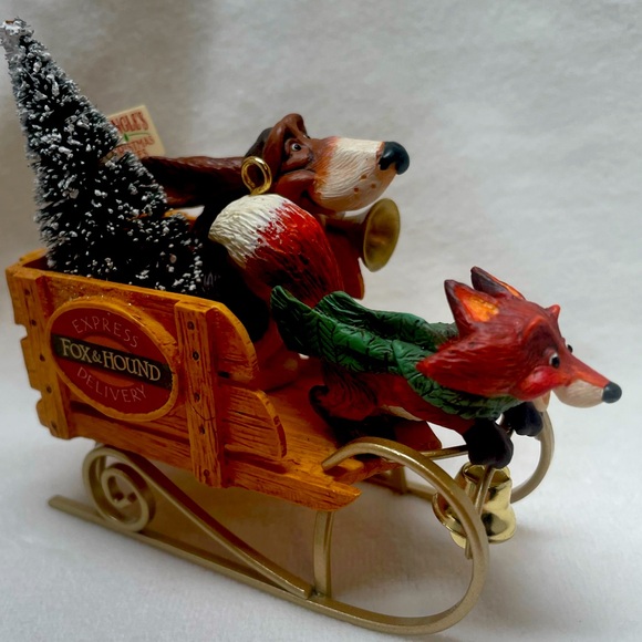 Fox & Hound Deliver Hallmark Ornament - Picture 1 of 12